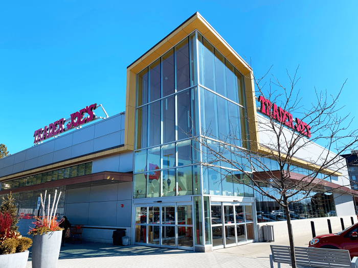 Eton Chagrin Boulevard Trader Joe's Grocery Store at Eton